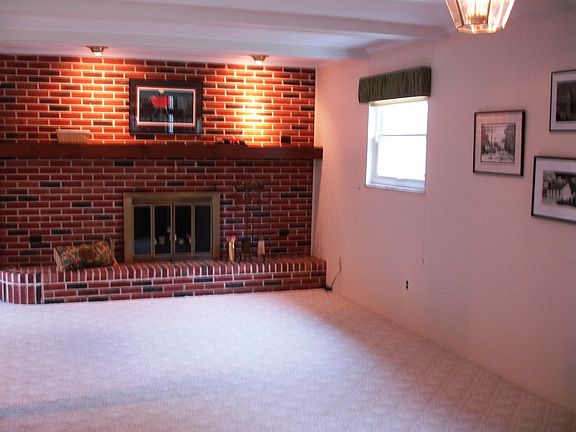 Family room/wbfp