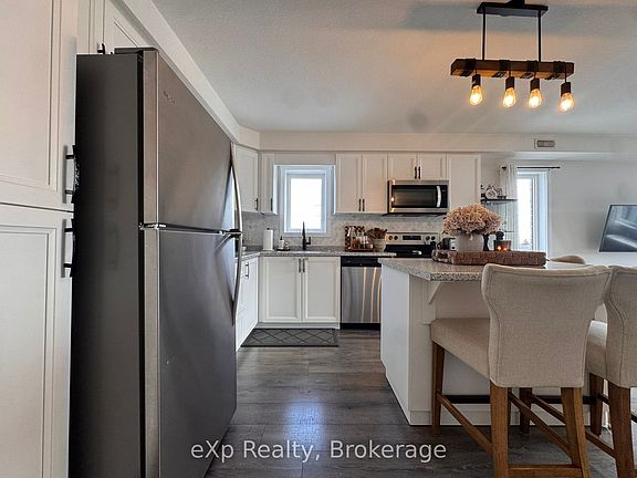 3rd image of 160 Rochefort St #D8