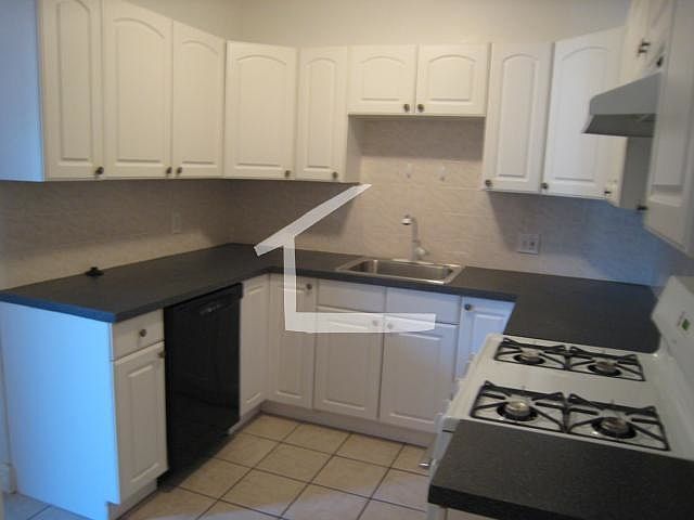 1st image of 66 Egmont St APT 05