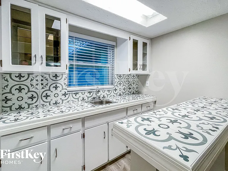 7631 Tall Tree Ct — Photo 8