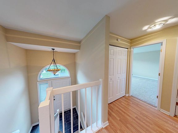5th image of 366 Satinwood Ct N