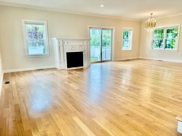 299 Cabot St #299, Newtonville, MA 02460