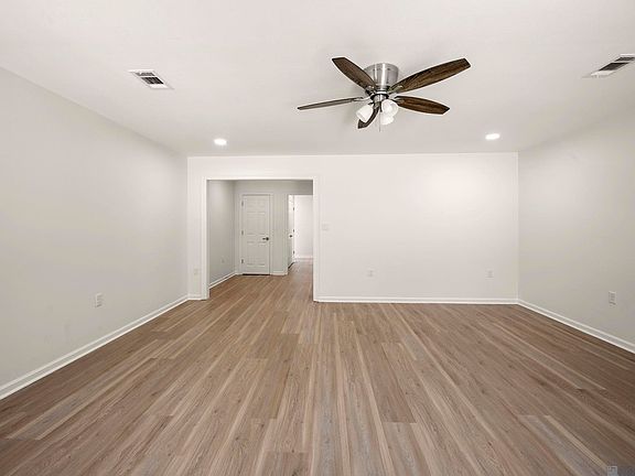 3rd image of 10031 Avenue B