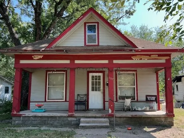 607 E 13th Ave, Winfield, KS 67156