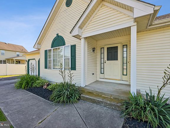 3rd image of 64 Peters Ln