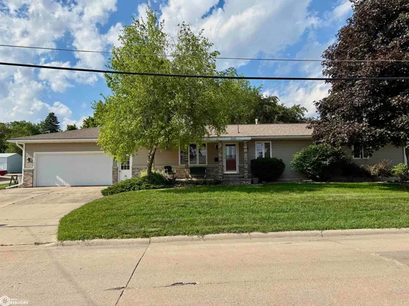 105 E Park St, Forest City, IA 50436