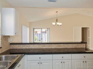 8041 NW 197th St, Hialeah, FL 33015