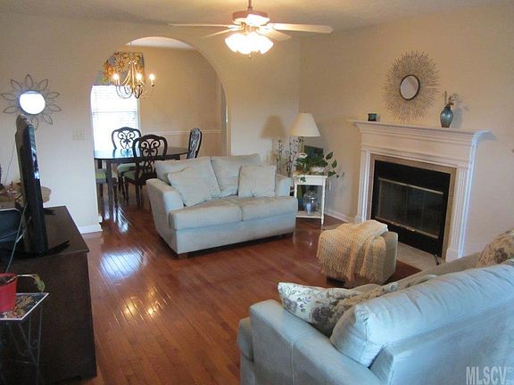 3rd image of 1092 Black Walnut Dr