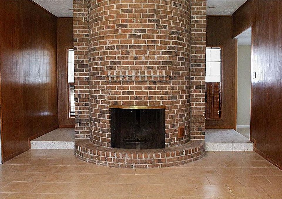 Living Room (Double Front Doors behind firelpace)