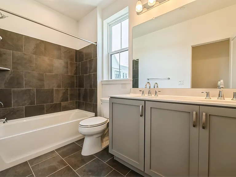 2107 Donatello Dr — Photo 38