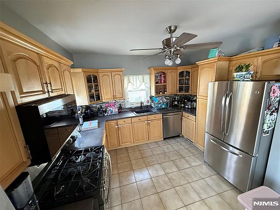 4th image of 41 Stuyvesant Rd