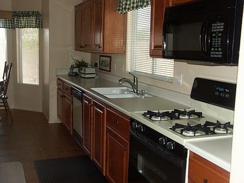 2nd image of 428 Banyon Wood St