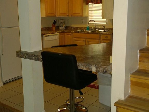Kitchen Bar Area (Middle Area)