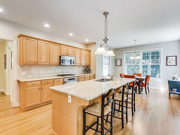 3rd image of 411 Evanston Ave