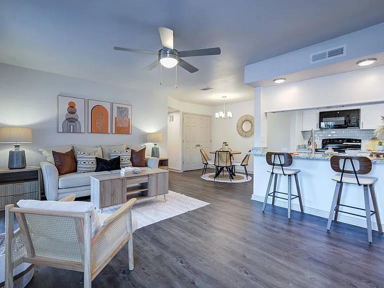 L'Estancia Apartment Homes — Photo 6