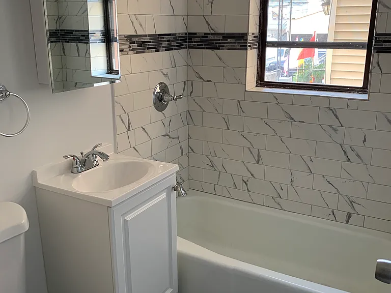 141 Duncan Ave #A4 — Photo 4