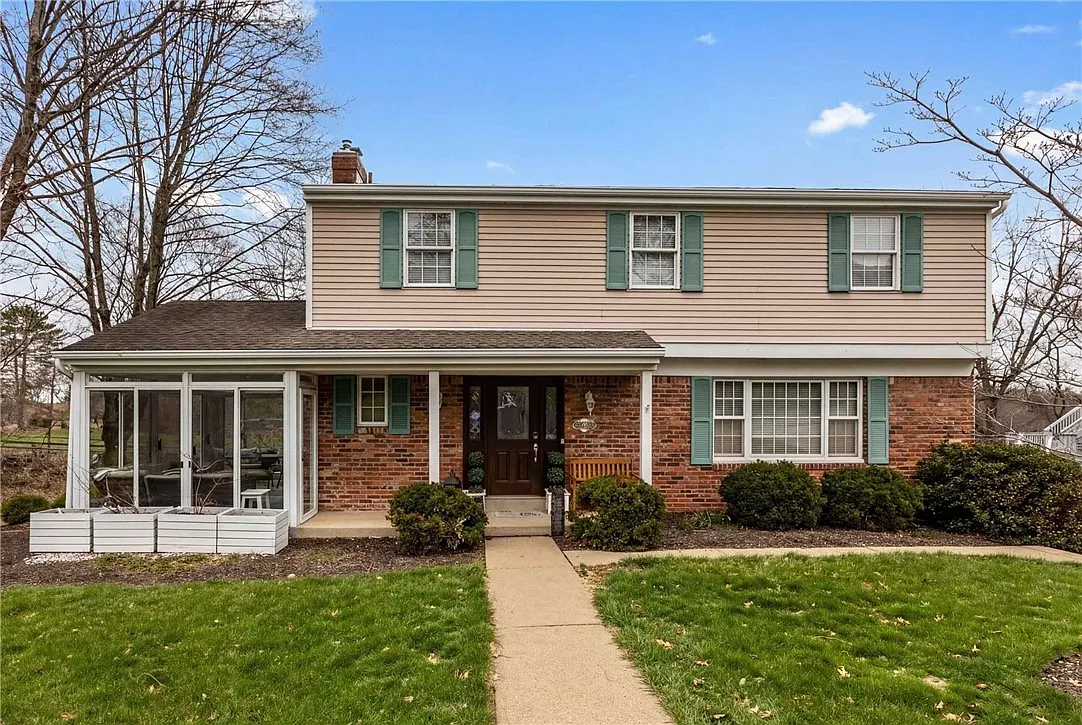 1011 Apple Hill Ln photo 1