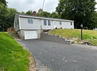 11 Hilltop Dr, Sterling, MA 01564