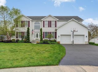 27 Ravenwood Dr, Bayville, NJ 08721