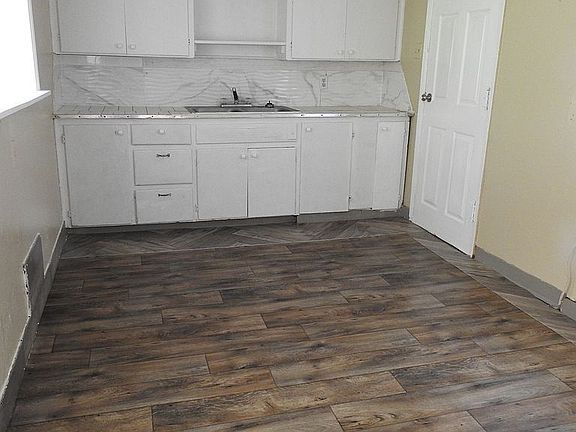 3rd image of 211 SW 23rd Pl