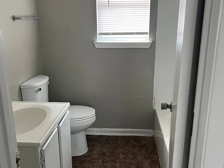 411 E Whitney St #M — Photo 3