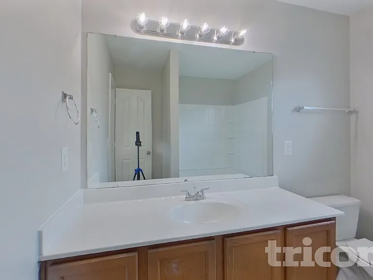 917 Redford Ln — Photo 11