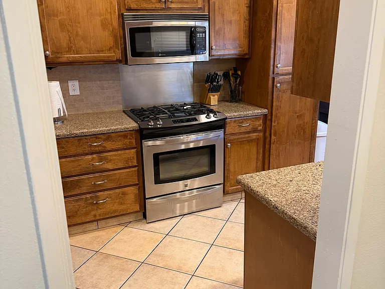 1019 Scott St — Photo 11