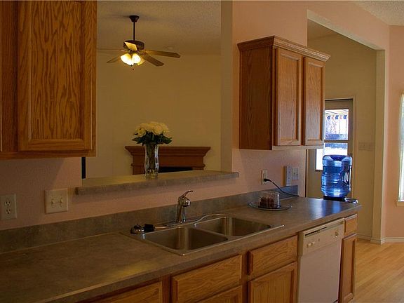 4th image of 413 Cimarron Meadows Dr