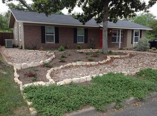 213 W Mulberry St, Fredericksburg, TX 78624