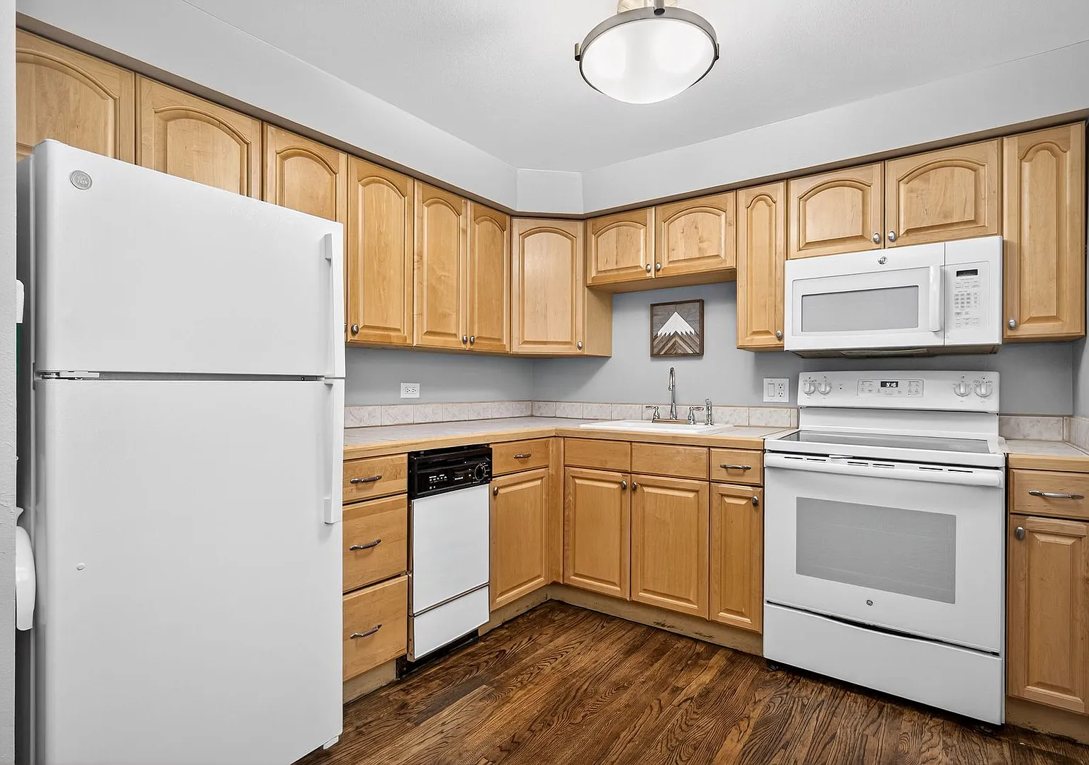 Beautiful Denver Condo — Photo 4