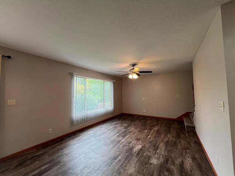 480 SE Waco Pl — Photo 11