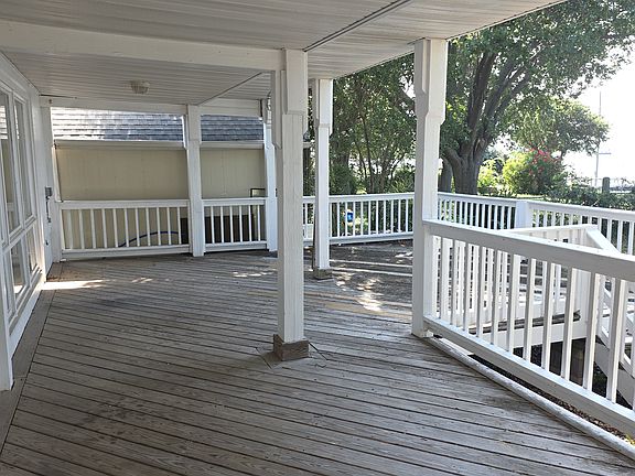 4th image of 1331 Bayville St