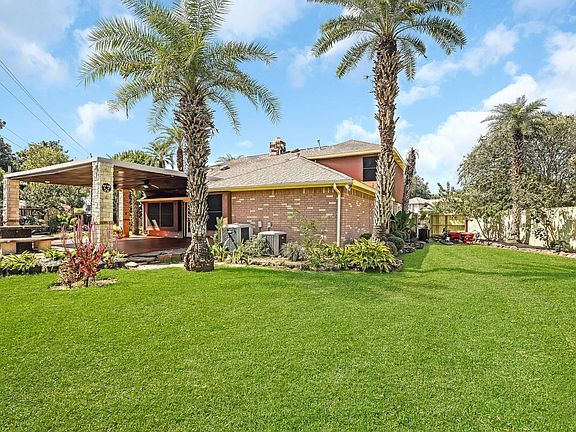 3rd image of 1614 Garden Park Dr