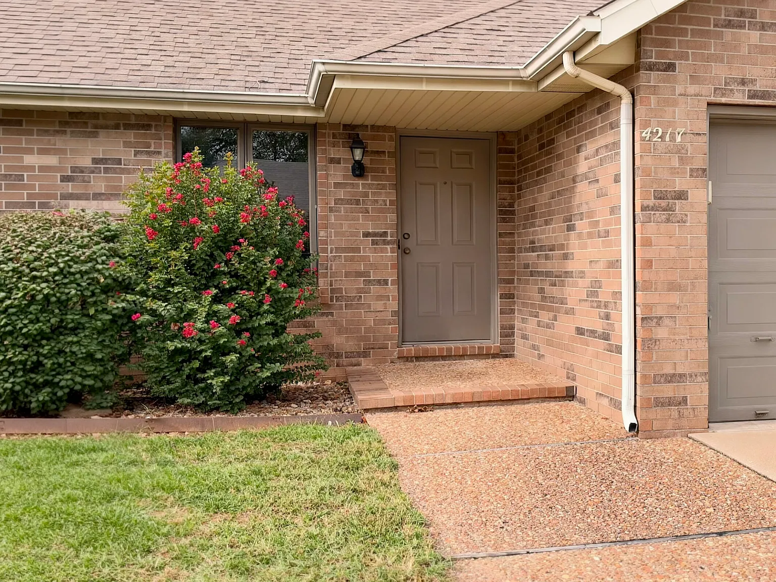 2 bed, 1250 sqft, $1,295 — Photo 1