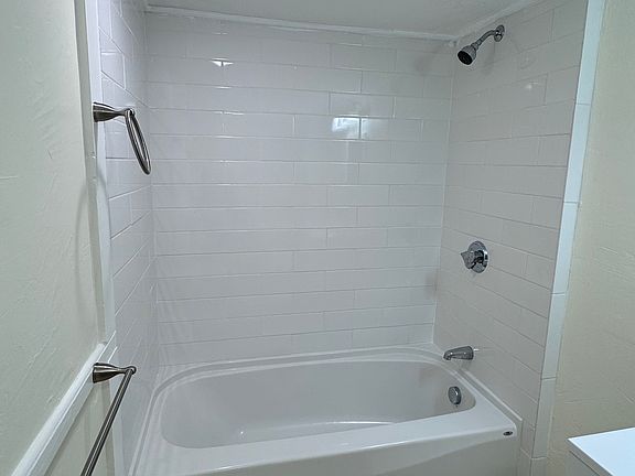 5th image of 29 Bolton Pl #3