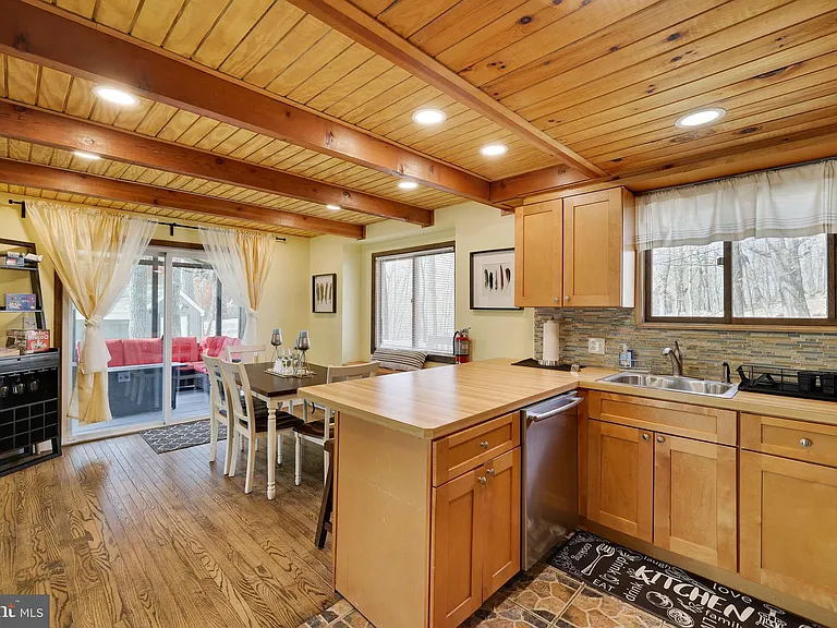 163 Cambridge Ct — Photo 10