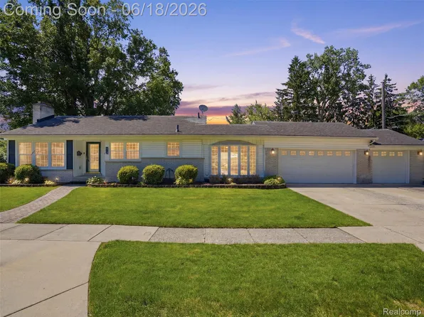 34155 Oakdale St, Livonia, MI 48154