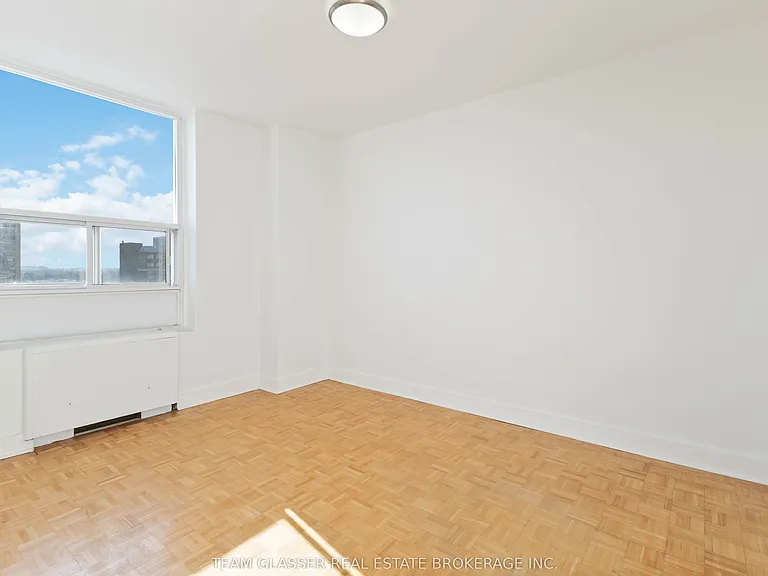 396 Queens Ave #502 — Photo 22