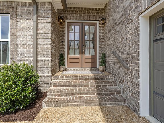 3rd image of 813 Ridgestone Pl