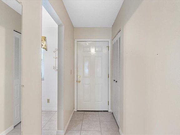 3rd image of 872 Dow Ln