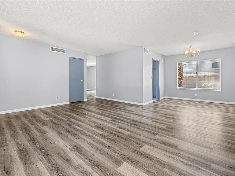 6951 Wedgewood Way — Photo 5