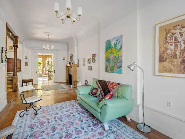 882 Park Place image 13 of 49