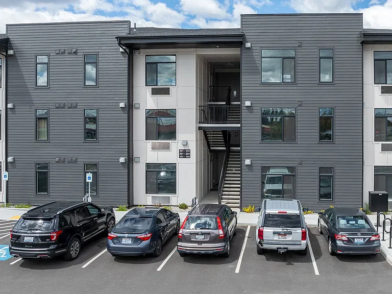 The Flats on Hastings — Photo 9