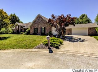 17 Dalbey Pl, Taylorville, IL 62568