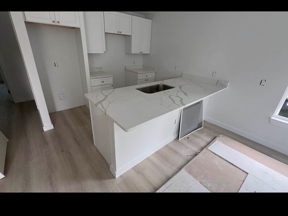 1st image of 1111 N L St