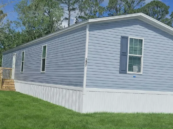 1057 Myakka Dr, North Fort Myers, FL 33917