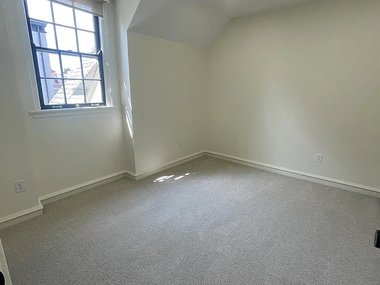 1005 Madison Ave — Photo 9