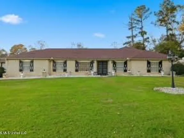 206 Plantation Dr, Vicksburg, MS 39183