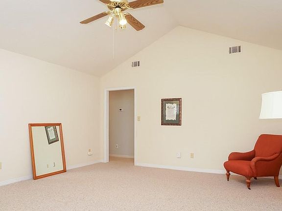 3rd image of 2546 Pamela Dr