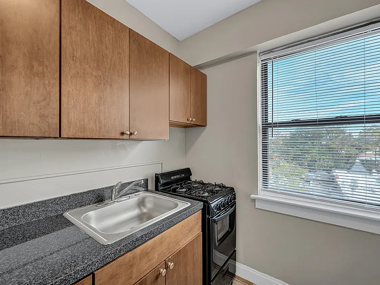 215 C Street Apartments — Photo 11